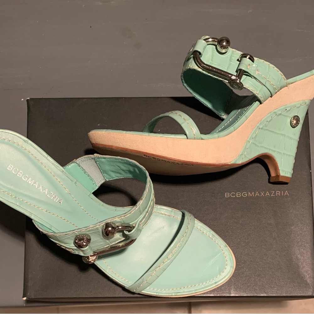 Never worn BCBG Maxazria 4.5” heel with metal hardware. Spearmint/natural Sz8.5